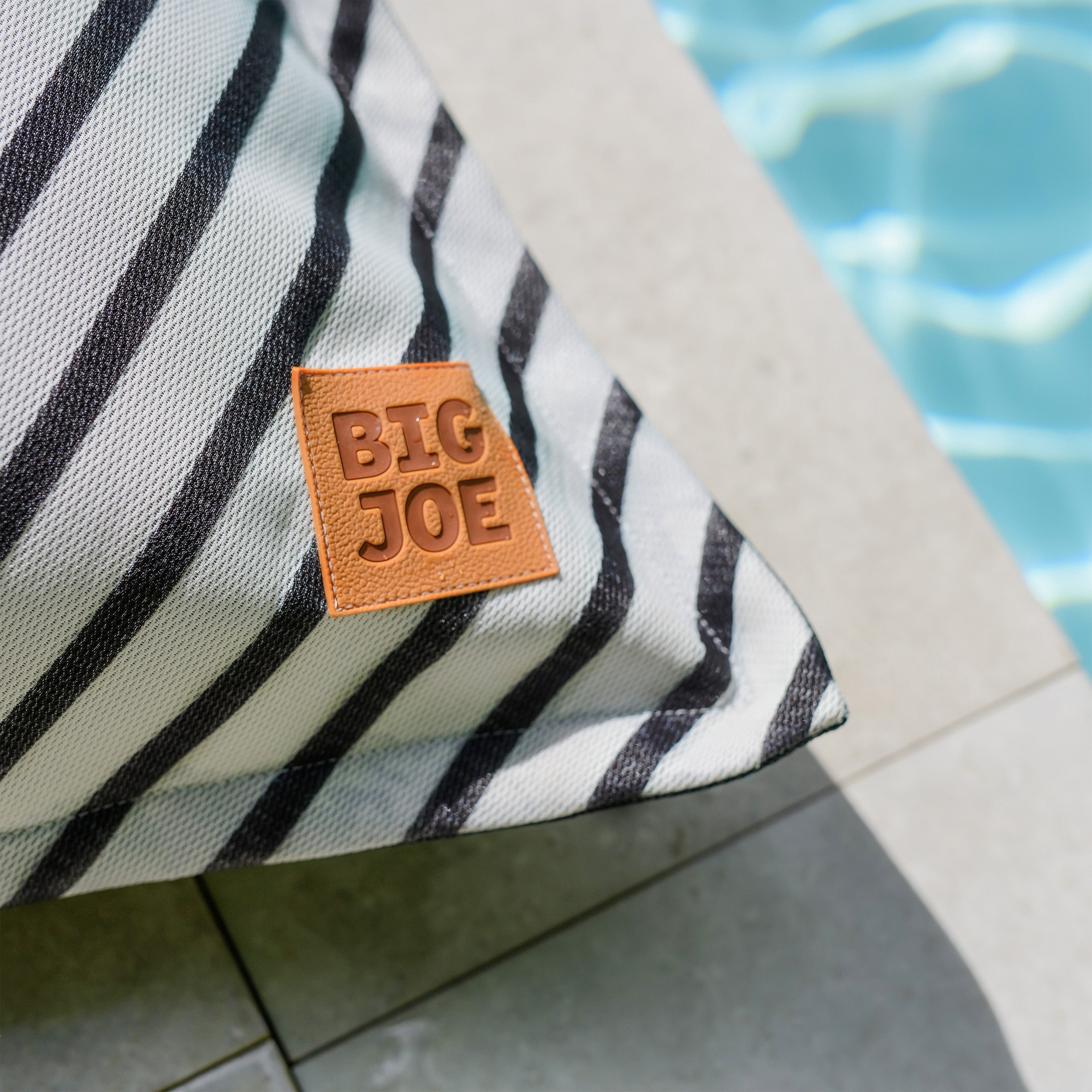 Lux Lagoon Lounger